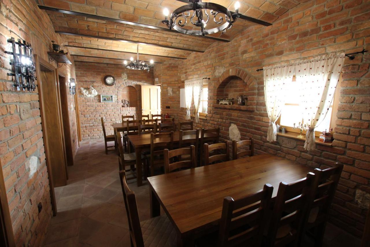 Comenius Moravus Vinarsky Dvur Микулов Экстерьер фото