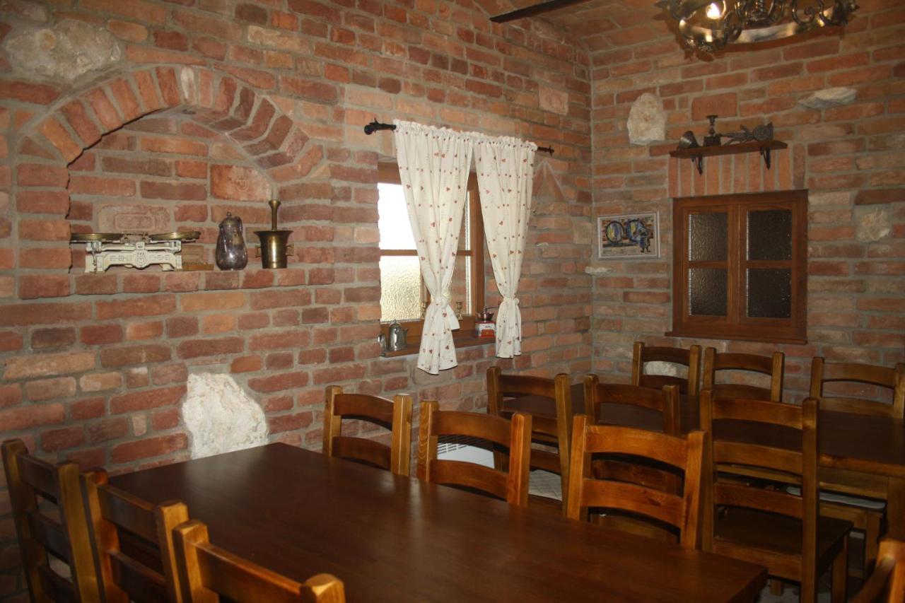 Comenius Moravus Vinarsky Dvur Микулов Экстерьер фото